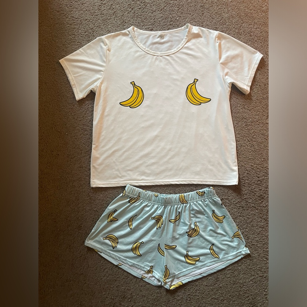 2 Piece Pajama Set, Short Sleeve Top and Shorts, Bananas, Size Medium
